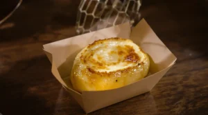 Sous la croûte caramélisée : la patate douce entière à la japonaise qui envoûte l’hiver comme une crème brûlée
